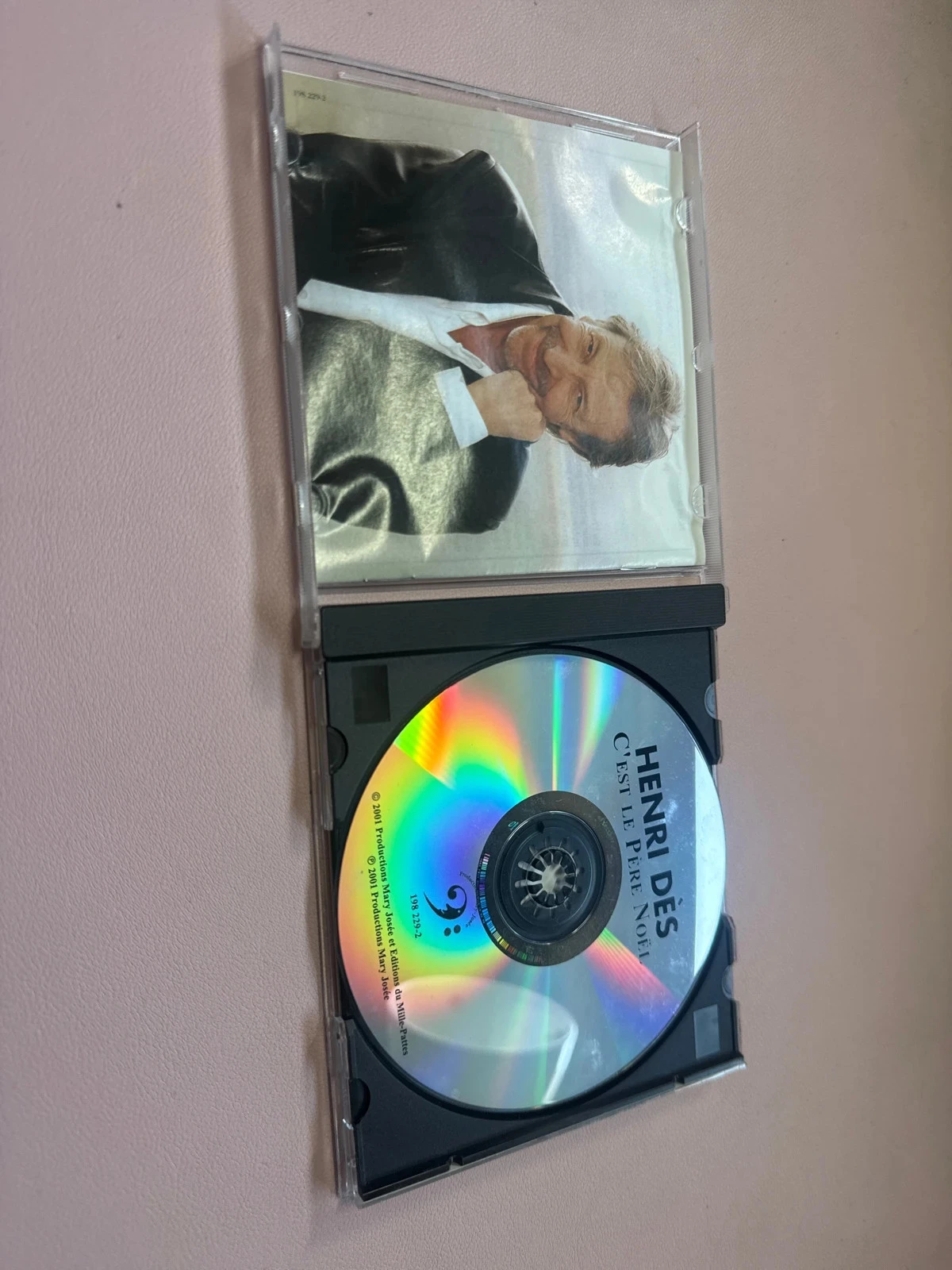 CD áudio – Henri Dès – C’est le Père Noël – photo 2
